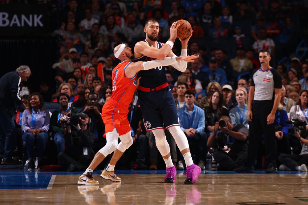 在攻守两端 在攻守两端